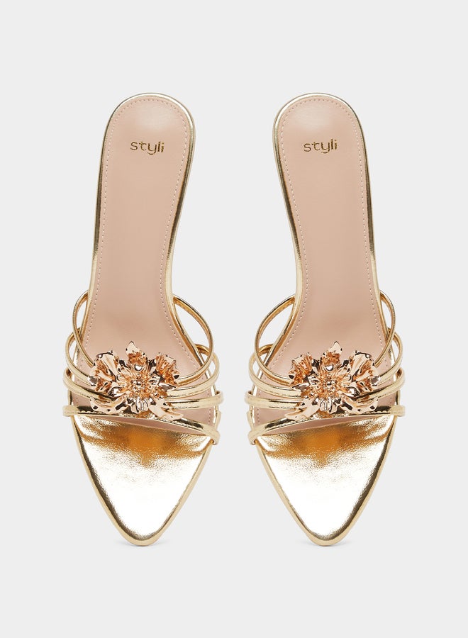 ستايلي صندل بكعب عالي وتفاصيل أزهار - Image 4